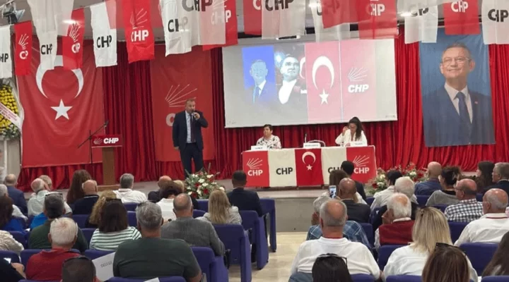CHP Çeşme İlçe Kongresi Başladı: Nadire Erol ve Dolunay Onur Yarışıyor