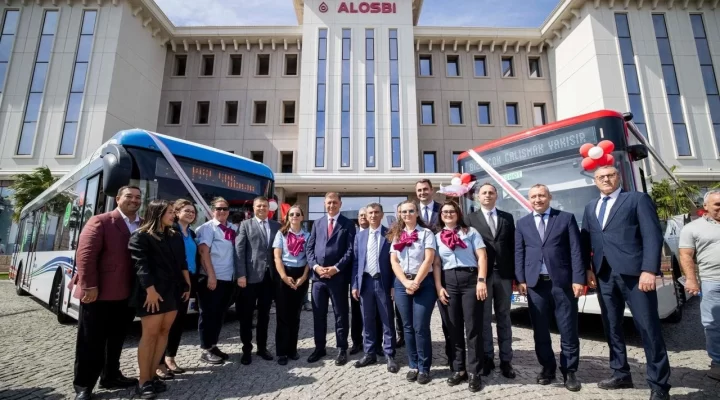 İzmir’de Bir İlk: Rüzgâr ve Güneşle Çalışan Elektrikli Otobüsler Yollarda