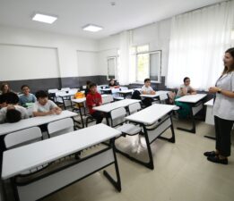 Bornova Belediyesi’nden Ücretsiz Eğitim Desteği: BELGEM ile 2 Bin Öğrenciye Kaynak ve Rehberlik Hizmeti